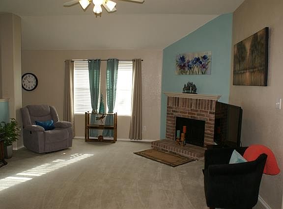5th image of 927 Cedar Creek Dr
