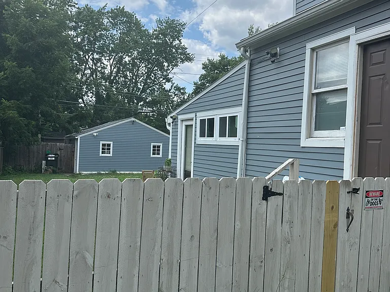 1183 Highland St — Photo 2