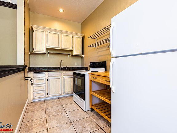 5th image of 31 E Main St APT 102