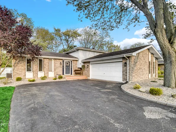 70 Amanda Ct, Crete, IL 60417