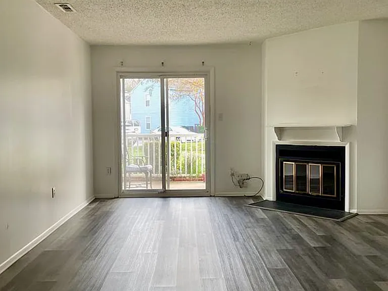 2141 Sanctuary Ct — Photo 33