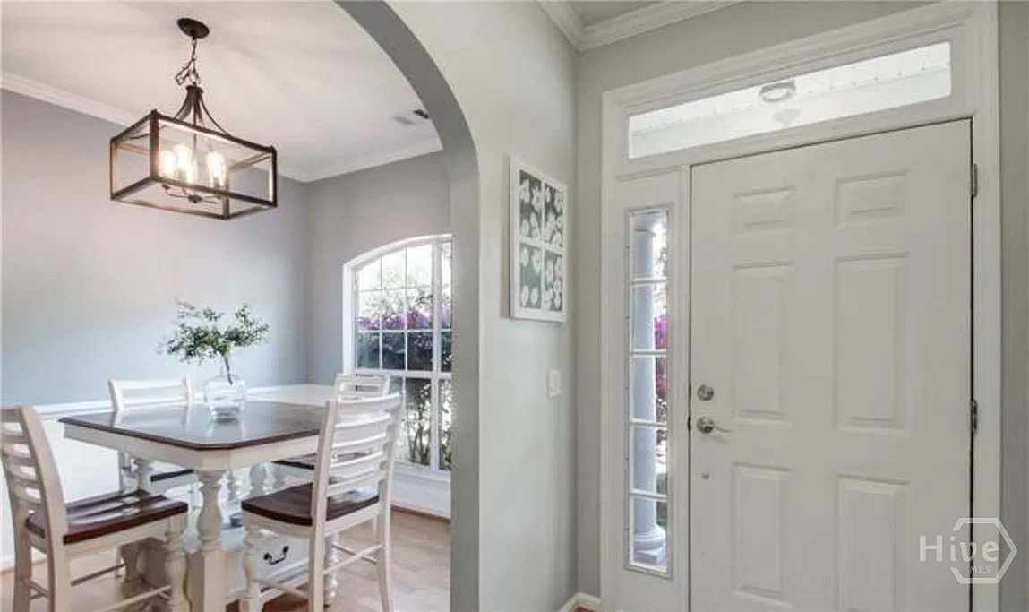 3 bed, 2.0 bath, 2188 sqft, $2,800 — Photo 2