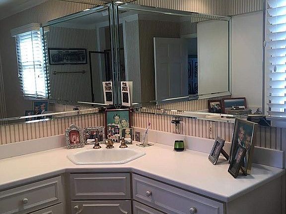 4th image of 415 Summit Cir