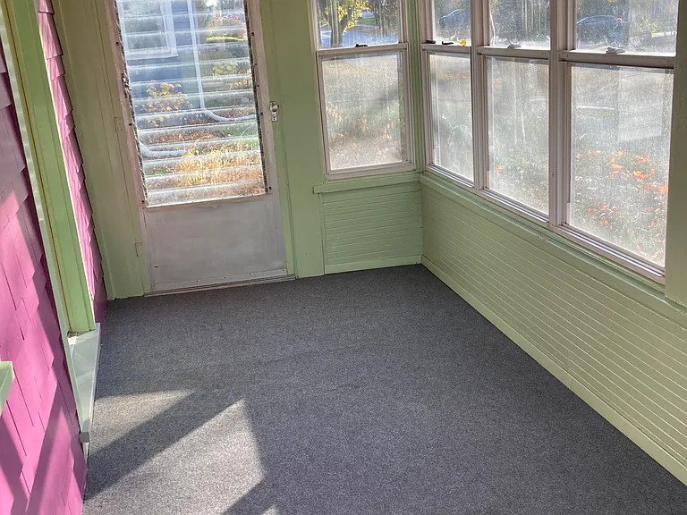 128 Bonesteel St — Photo 3