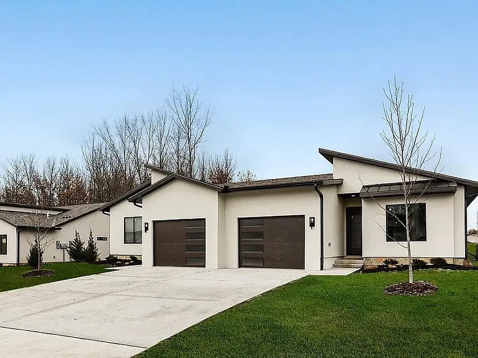 100 & 102 Amberwood Ct