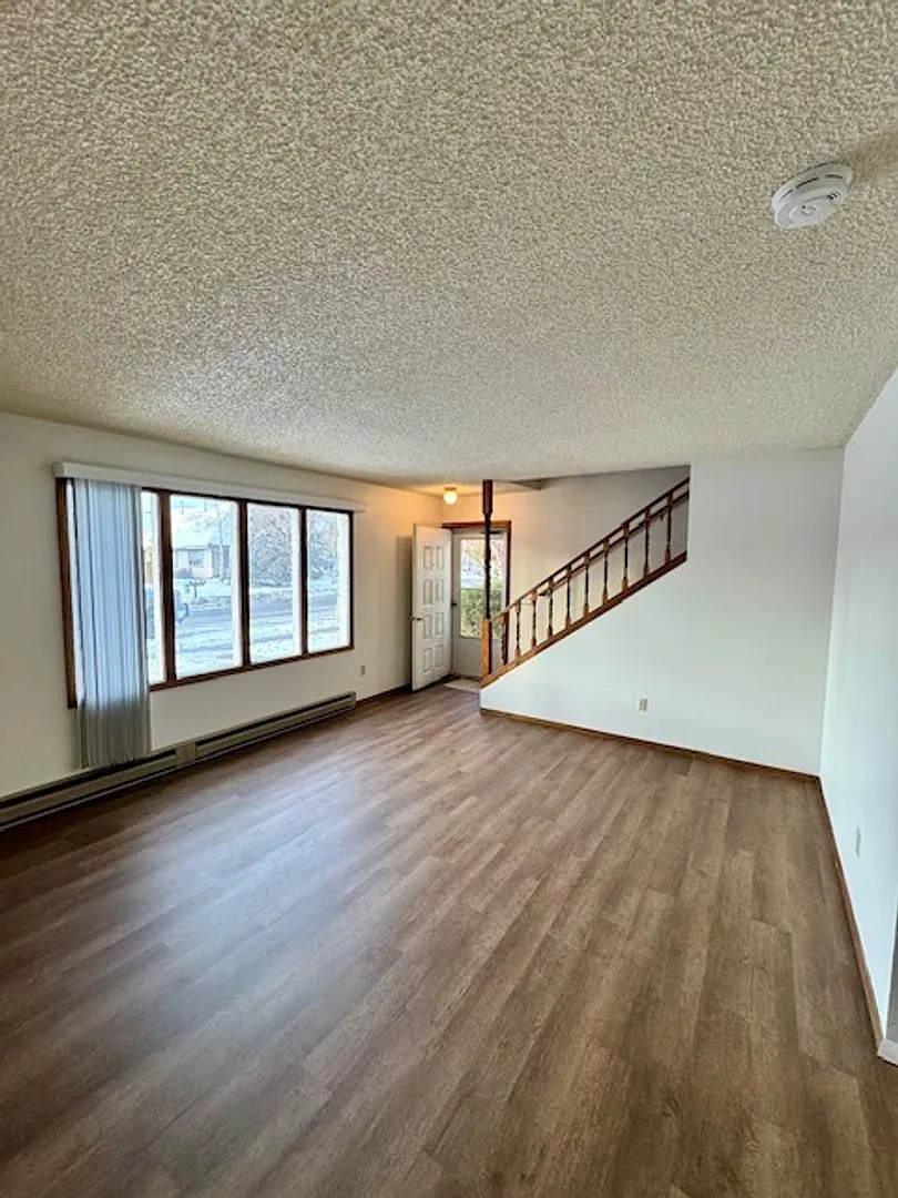4 Bedroom, 2.5 Bathroom Townhouse, Close to MSU — Photo 1