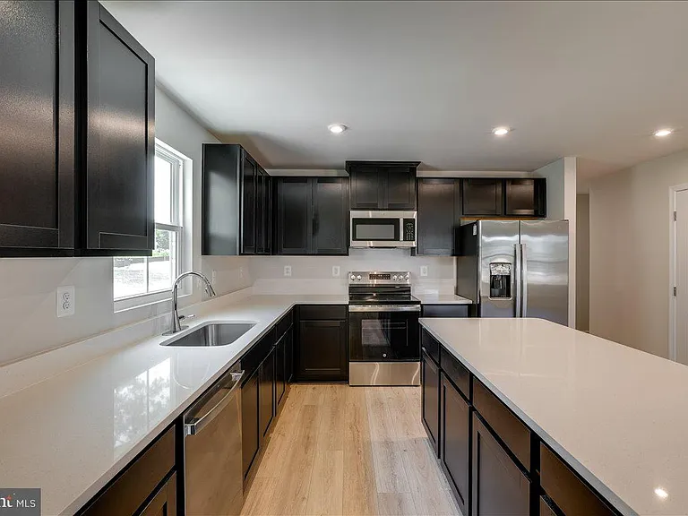 18045 South Village Dr — Photo 9