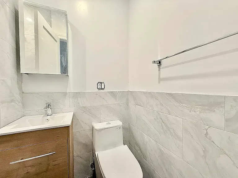 307 W 39th St #2C — Photo 8