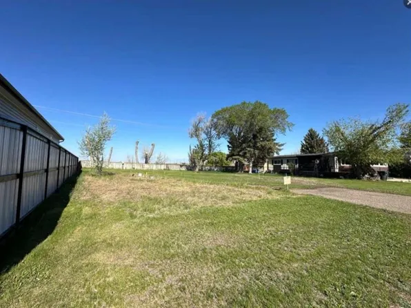 295 Fleet St SW, Medicine Hat, AB T1A 7Z4