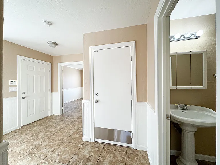 2423 S Ananea — Photo 4