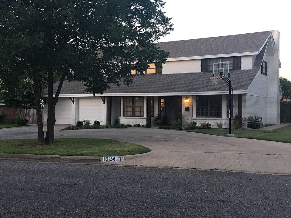 1st image of 1924 Dogwood Ln