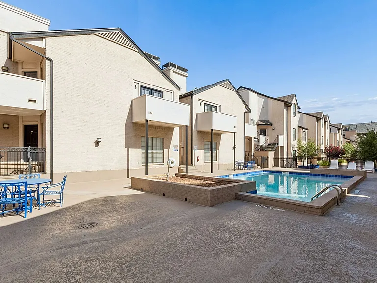 3901 Travis St #100 — Photo 23