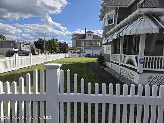 5th image of 1103 Myers Ave