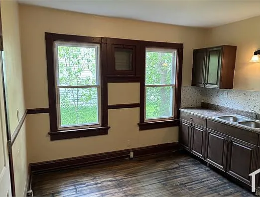 3 bed, 2572 sqft, $1,460 — Photo 4