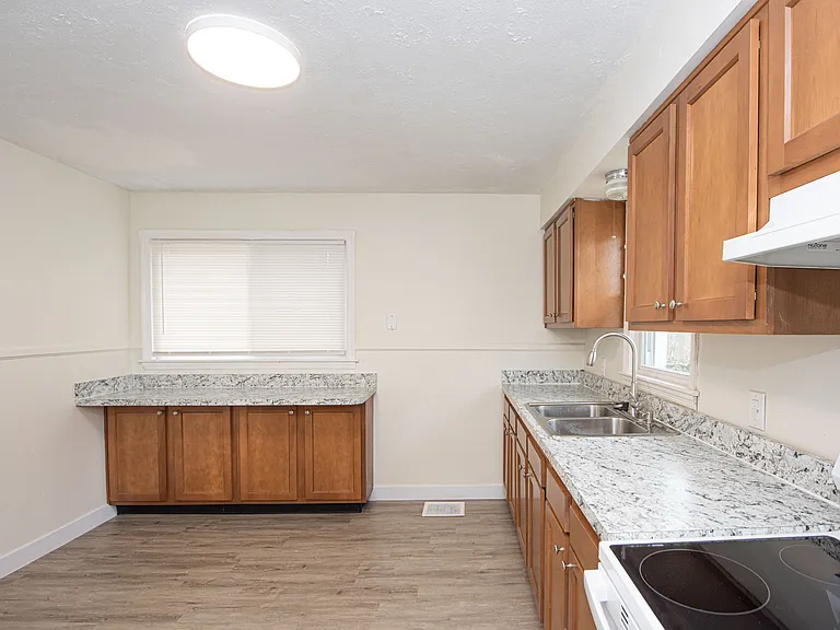 705 Briscoe Dr — Photo 6