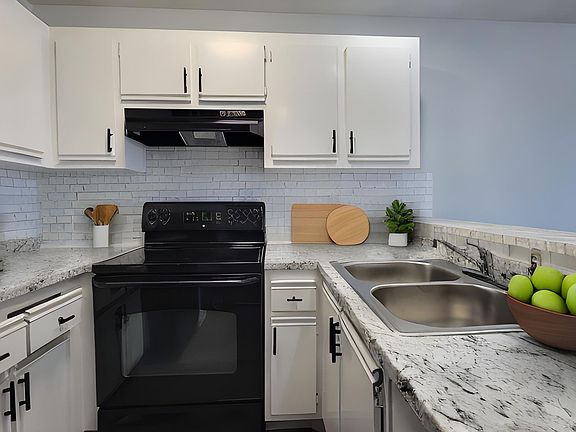 4th image of 3165 South St APT 318
