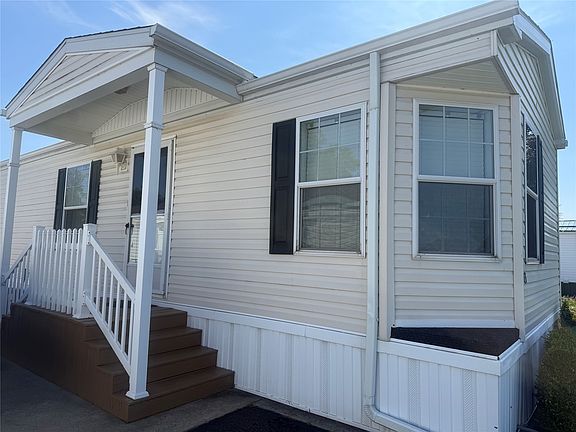2nd image of 903 Selinger Ave