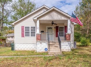 413 W 5th St, Dickson, TN 37055
