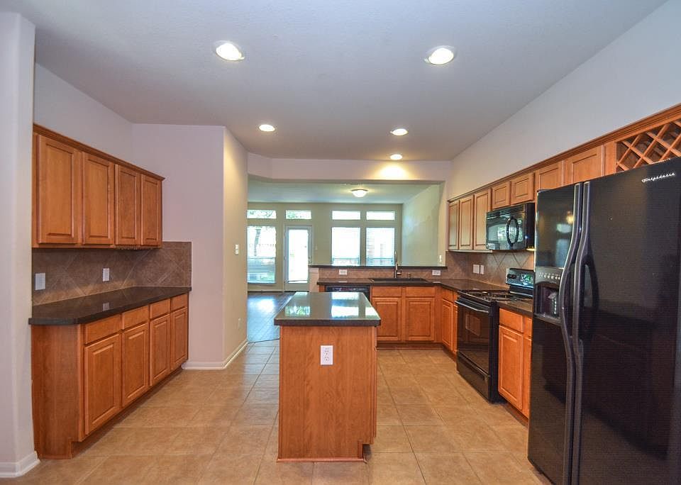Lots of cabinet and counter space