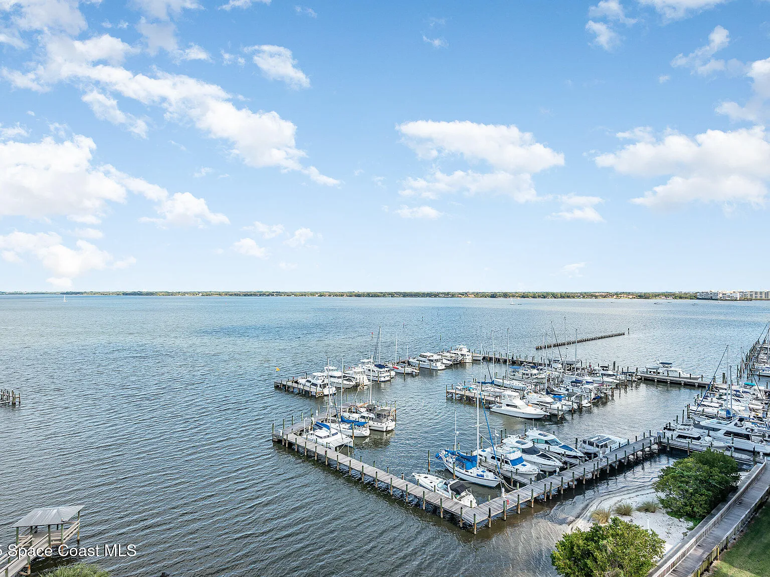 3 bed, 2.0 bath, 2101 sqft, $4,200 — Photo 2