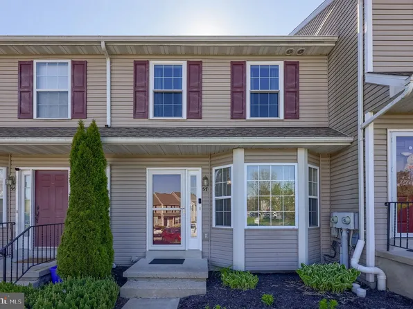 57 Horseshoe Dr, Douglassville, PA 19518