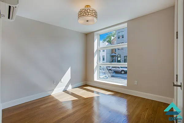 Rented by EXR | media 5