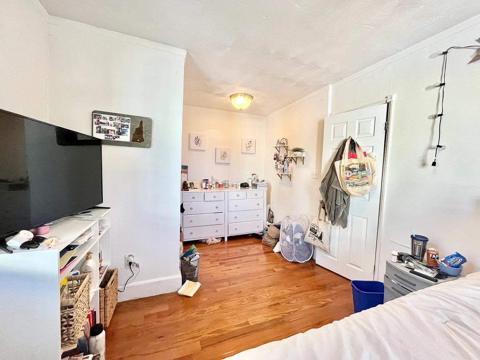 3 bed, 9999 sqft, $4,900 — Photo 3