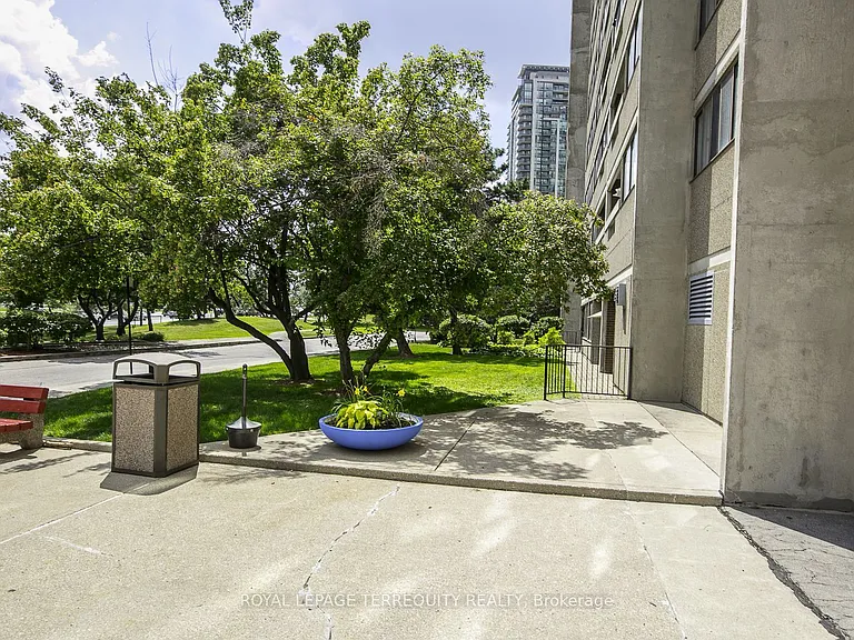 50 Elm Dr E #604 — Photo 5