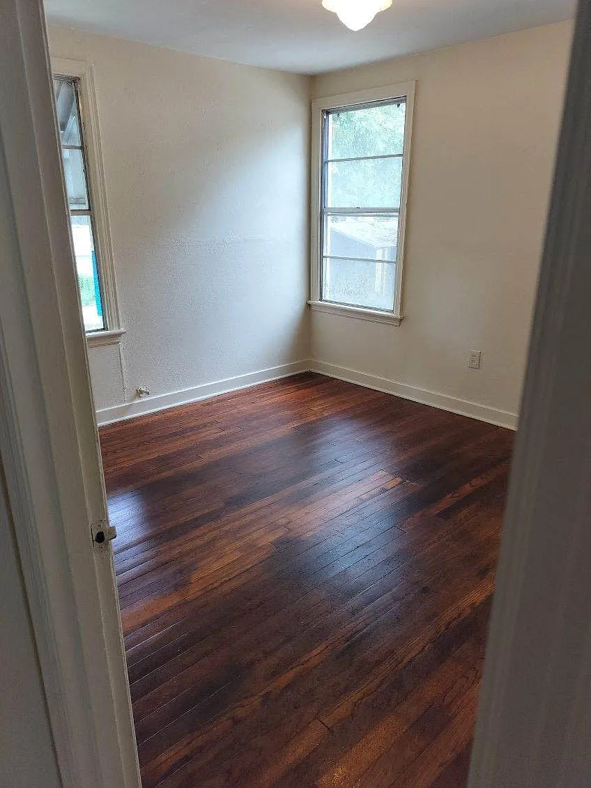 3 bed, 1128 sqft, $995 — Photo 2