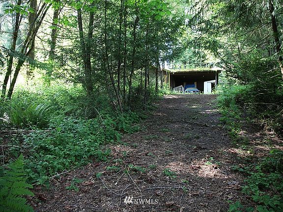 2nd image of 553 SW Black Jack Lane