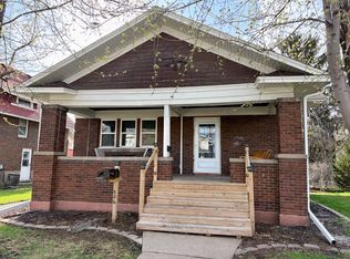 806 N 3rd St, Clinton, IA 52732