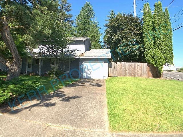 1st image of 3031 NE Juniper Ave