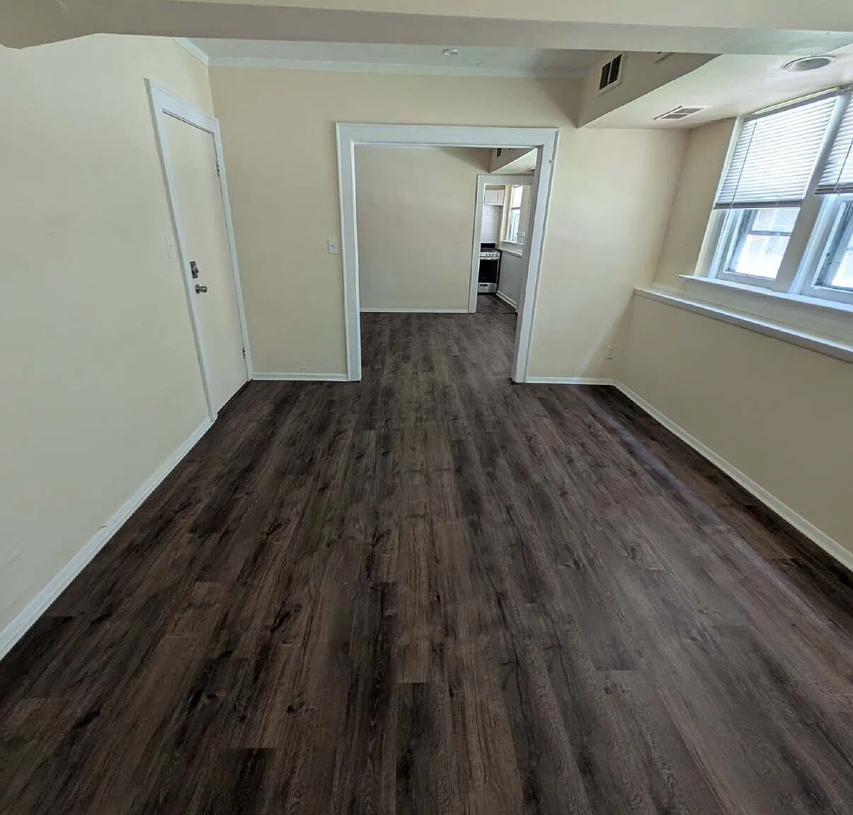 2 bed, 1.0 bath, $1,095 — Photo 1