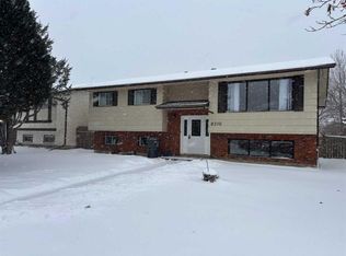 8310 E 95th St, Peace River, AB T8S 1G1