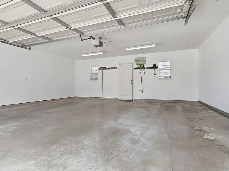 9419 Stonehouse Ln — Photo 21
