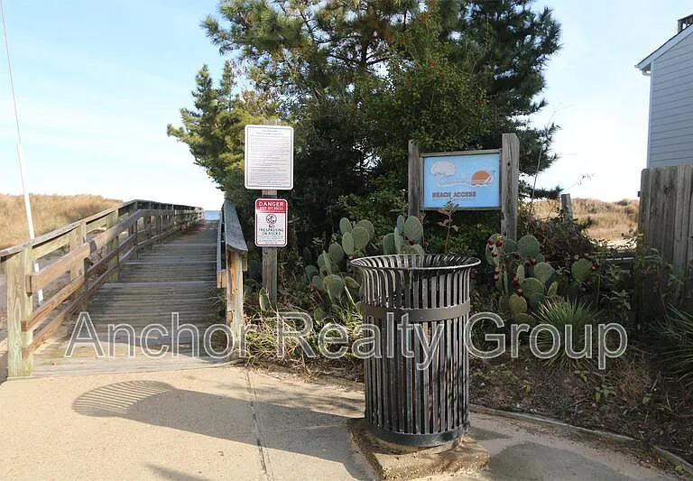1618 Kingston Ave — Photo 13
