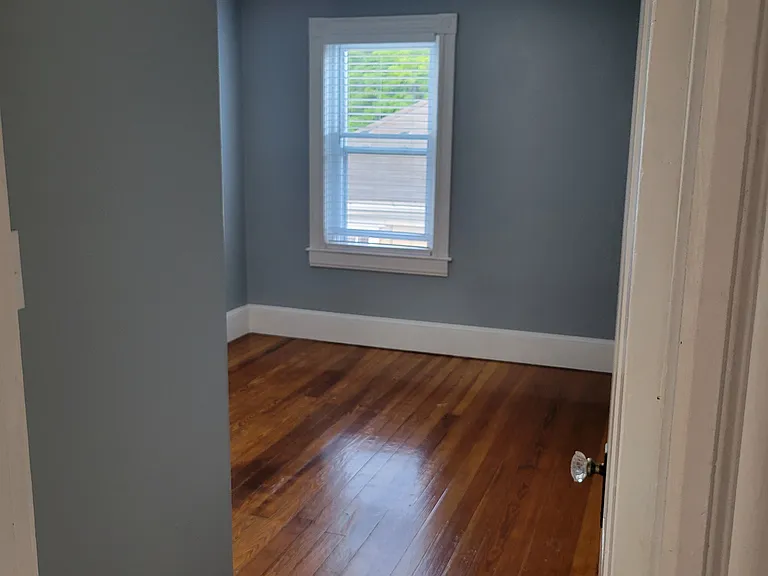 138 Bay View Ave #3 — Photo 4