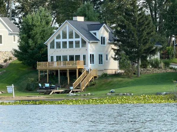 727 Treasure Island Dr, Mattawan, MI 49071