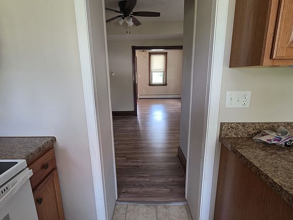 5th image of 414 Lincoln Way W