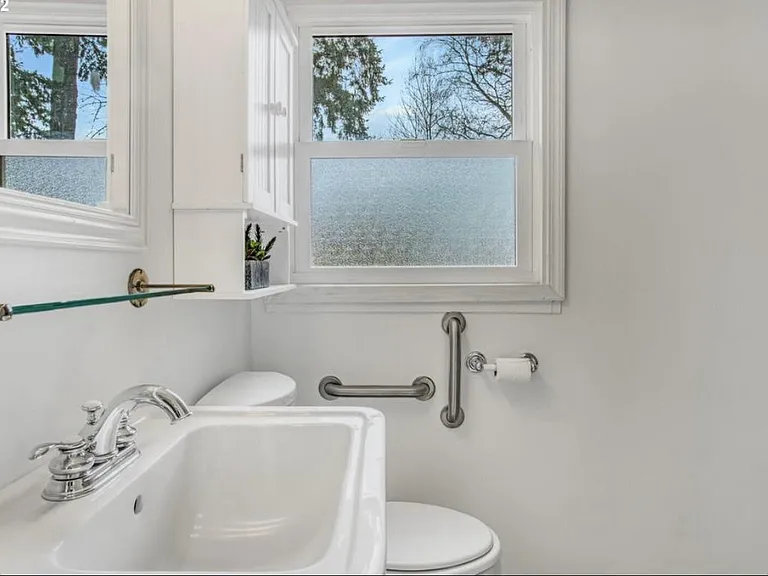 3330 SW Primrose St — Photo 10