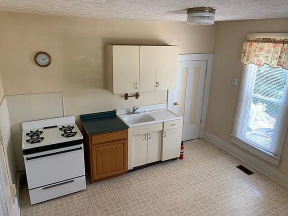 3rd image of 334 Lafayette Ave APT 1
