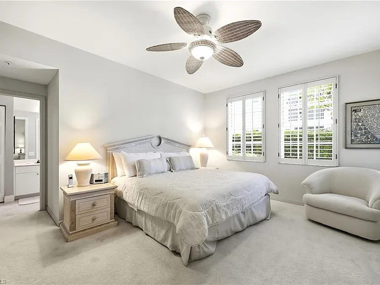 300 L Ambiance Cir #102 — Photo 14