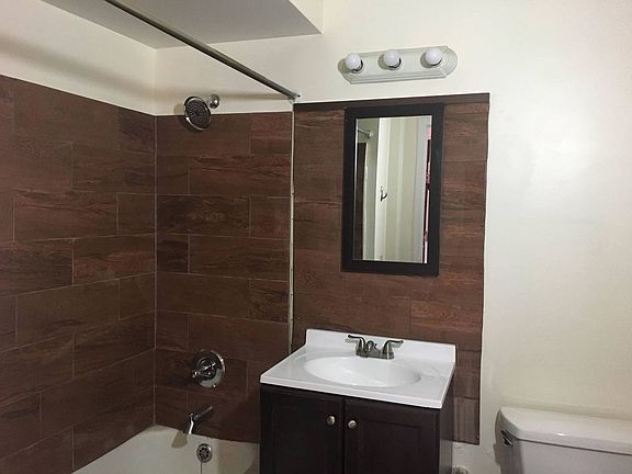 4th image of 2103 W Farragut Ave APT 2A