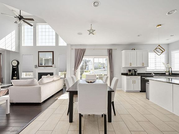 5th image of 127 Coachman Cir