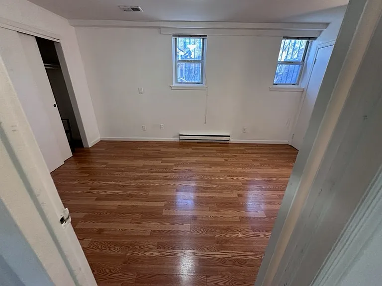 369 Monmouth St — Photo 14