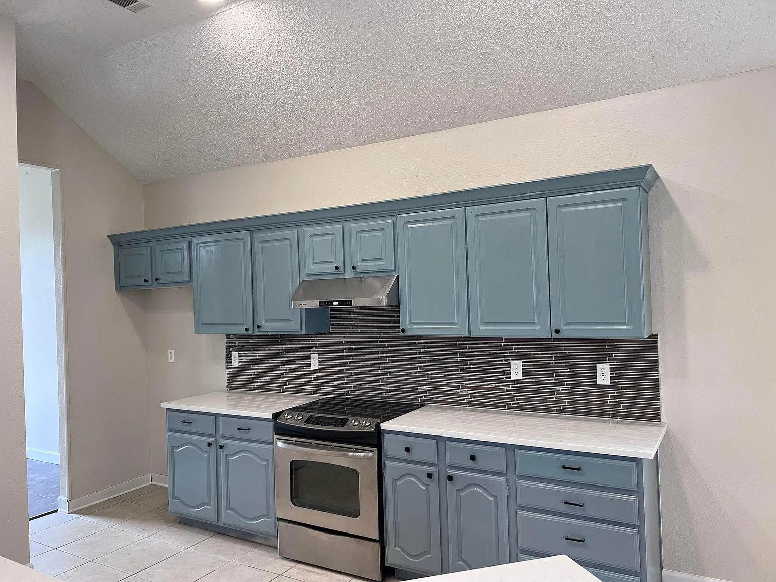 4 bed, 1892 sqft, $2,385 — Photo 4