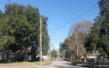 Exterior Neighborhood (street photo)
