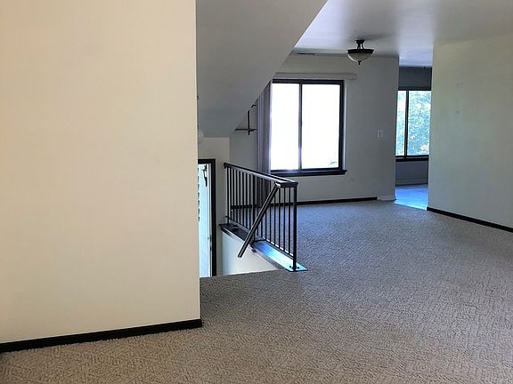 5th image of 952 Brunswick Cir