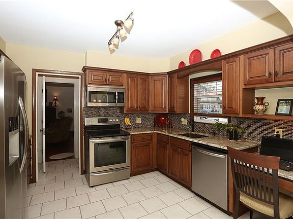 3rd image of 70 Elmwood Park E