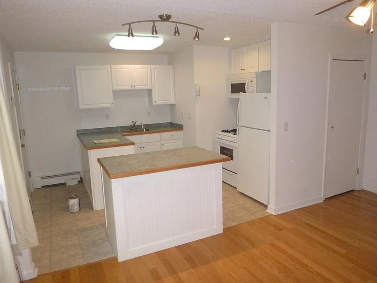 92 Edwards St #4 — Photo 4
